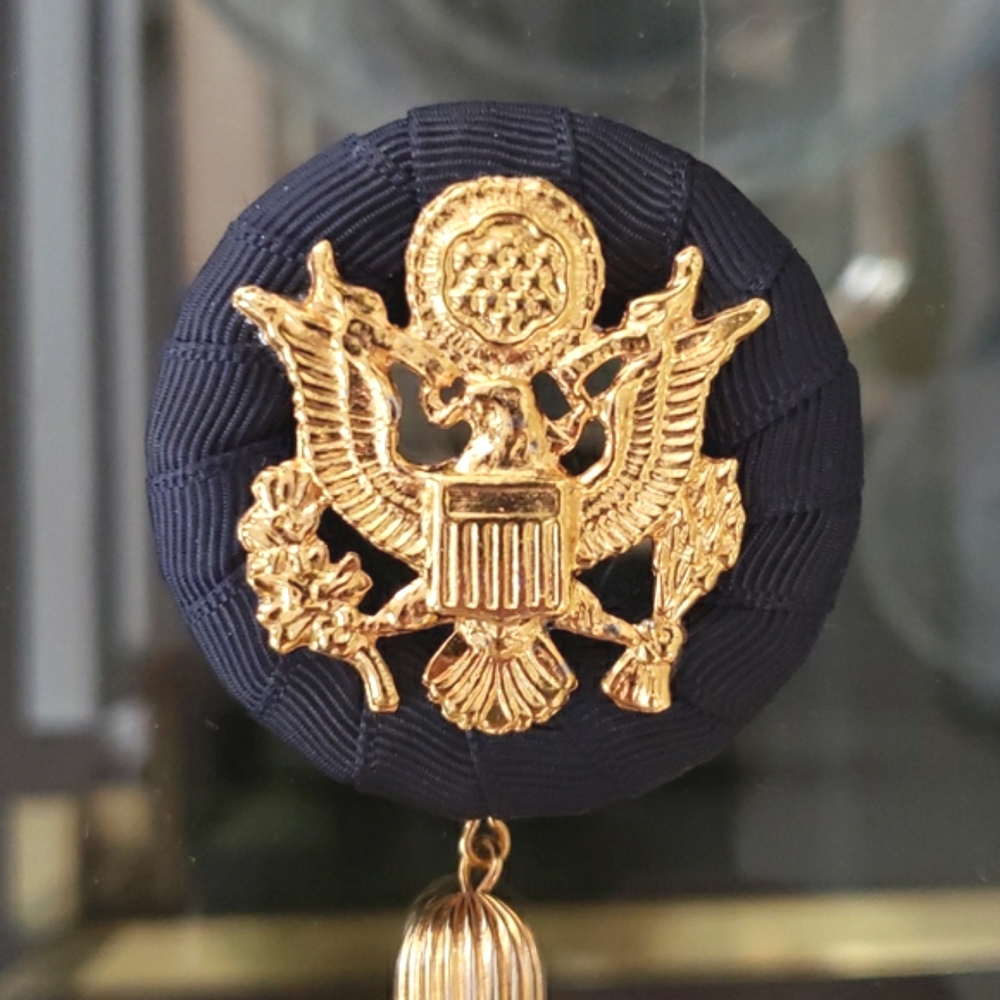 VTG brooch coat of arms medallion/w fringes - Picture 4 of 11